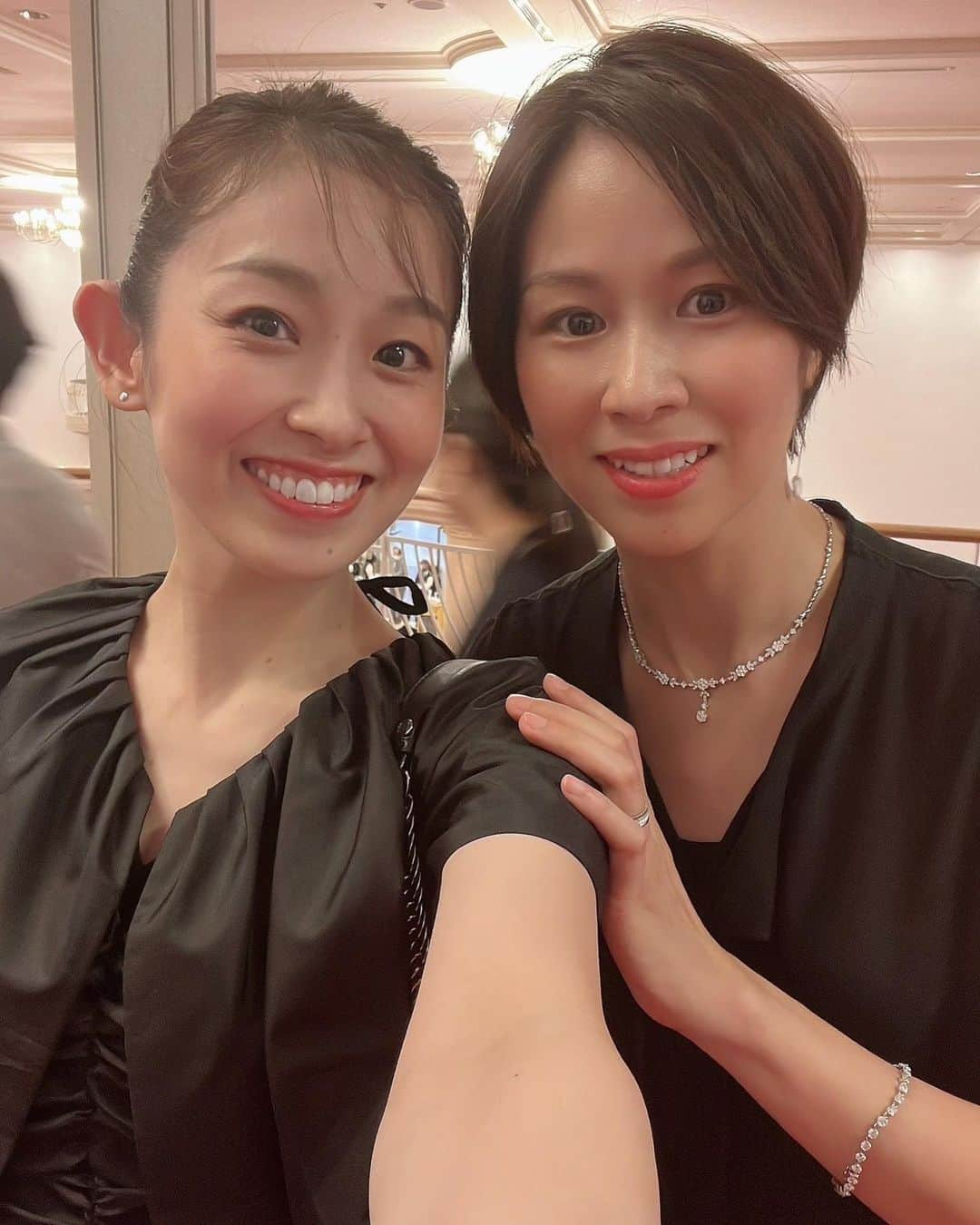 月央和沙さんのインスタグラム写真 - (月央和沙Instagram)「先日の式典…。 大好きな先輩や後輩にも 沢山お会い出来ました🙏🏻✨  #白姫あかりちゃん #現役時代 #本当に良く組んで #踊らせてもらいました #花咲りりかちゃん #おかんです #笑 #聖れいさん #憧れの #大好きな先輩 #ゆめ芸術学園の #ご長男です #本当に変わらず #お綺麗でお優しい #ご縁に感謝です」7月21日 10時51分 - kazusa_tsukio