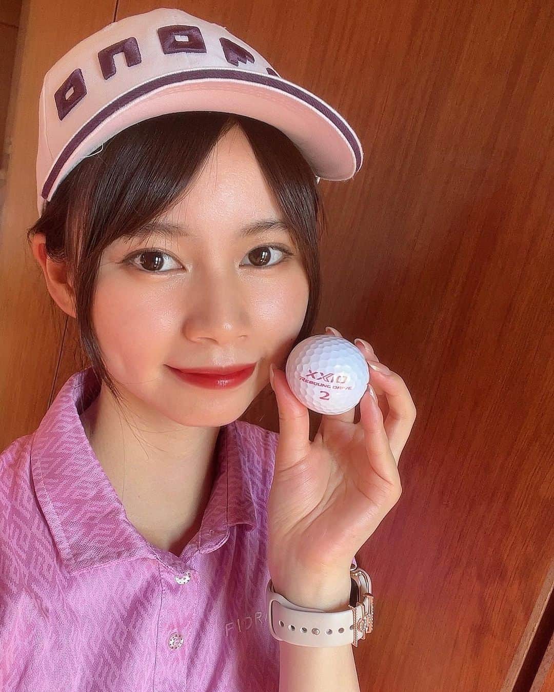 竹村佳奈のインスタグラム：「⛳️ 遅くなっちゃいましたが、 バーディーズカップ7月大会 ありがとうございました🫶 久しぶりのセゴビアゴルフクラブインチヨダ✨  35℃くらいあってめっちゃ暑かったけど チームの皆さんのおかげで 後半スコアもよくなって楽しかったです🫠  今回もお気に入りのXXIOリバウンドドライブボール！」