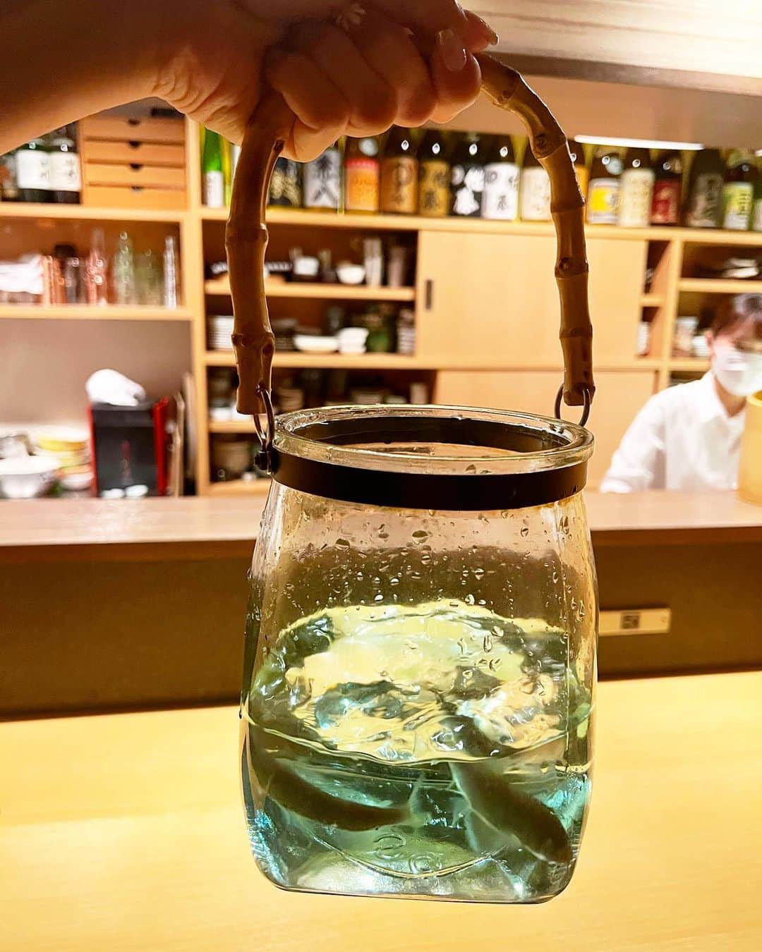 得あゆさんのインスタグラム写真 - (得あゆInstagram)「鮎🐟食べる得あゆ  生きてる鮎をすぐ食べた。 美味しいいいいいいい🥹🤍 そうめんの季節ですね〜〜〜！！！  ・ ・ ・ ・ ・ ・ ・ ・ ・ ・ ・ ・ ・ ・ #そうめん#素麺#素麺アレンジ#素麺レシピ#そうめんアレンジ#梅田グルメ#梅田ディナー#梅田居酒屋#鮎#鮎釣り#稚鮎#梅雨明け#大阪グルメ#家族ごはん#大人ワンピース#夏の思い出#季節限定#関西ママ#大阪ママ#ママライフ#2歳男の子#男の子ママ#行きつけのお店#教えたくないお店#ポニーテール#グルメ女子#食べ歩き#飲み歩き#飲みスタグラム#グルメ好きな人と繋がりたい」7月21日 11時09分 - tokuayu819