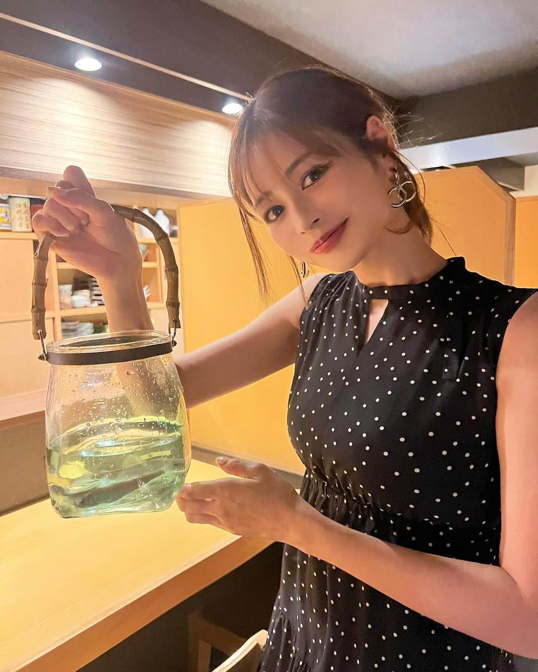 得あゆさんのインスタグラム写真 - (得あゆInstagram)「鮎🐟食べる得あゆ  生きてる鮎をすぐ食べた。 美味しいいいいいいい🥹🤍 そうめんの季節ですね〜〜〜！！！  ・ ・ ・ ・ ・ ・ ・ ・ ・ ・ ・ ・ ・ ・ #そうめん#素麺#素麺アレンジ#素麺レシピ#そうめんアレンジ#梅田グルメ#梅田ディナー#梅田居酒屋#鮎#鮎釣り#稚鮎#梅雨明け#大阪グルメ#家族ごはん#大人ワンピース#夏の思い出#季節限定#関西ママ#大阪ママ#ママライフ#2歳男の子#男の子ママ#行きつけのお店#教えたくないお店#ポニーテール#グルメ女子#食べ歩き#飲み歩き#飲みスタグラム#グルメ好きな人と繋がりたい」7月21日 11時09分 - tokuayu819