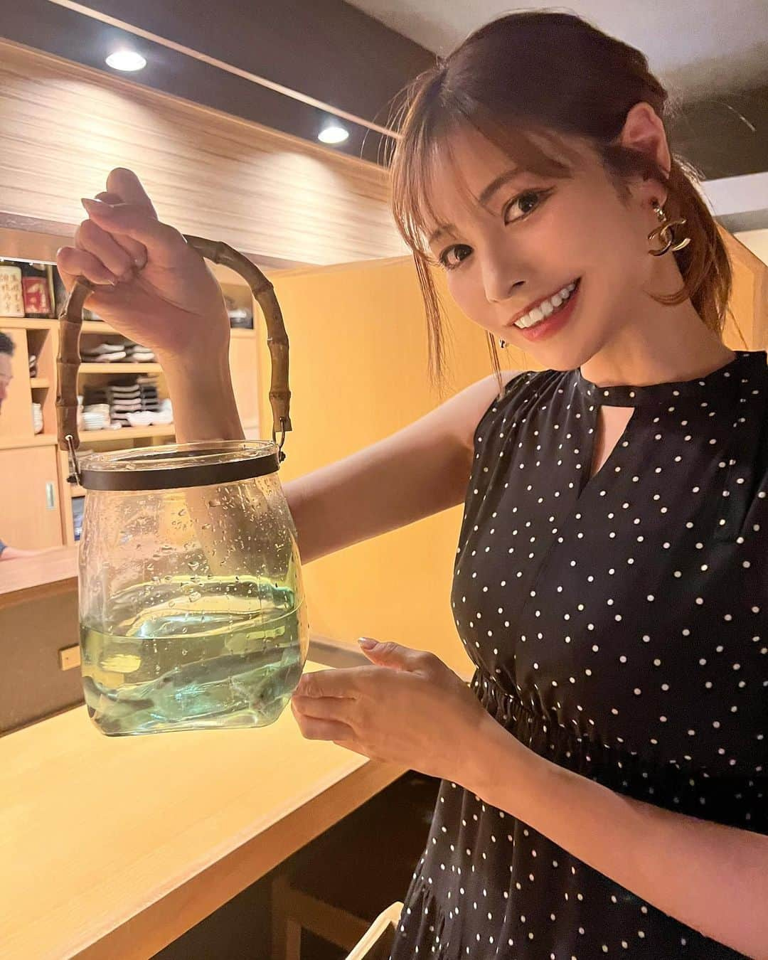 得あゆのインスタグラム：「鮎🐟食べる得あゆ  生きてる鮎をすぐ食べた。 美味しいいいいいいい🥹🤍 そうめんの季節ですね〜〜〜！！！  ・ ・ ・ ・ ・ ・ ・ ・ ・ ・ ・ ・ ・ ・ #そうめん#素麺#素麺アレンジ#素麺レシピ#そうめんアレンジ#梅田グルメ#梅田ディナー#梅田居酒屋#鮎#鮎釣り#稚鮎#梅雨明け#大阪グルメ#家族ごはん#大人ワンピース#夏の思い出#季節限定#関西ママ#大阪ママ#ママライフ#2歳男の子#男の子ママ#行きつけのお店#教えたくないお店#ポニーテール#グルメ女子#食べ歩き#飲み歩き#飲みスタグラム#グルメ好きな人と繋がりたい」