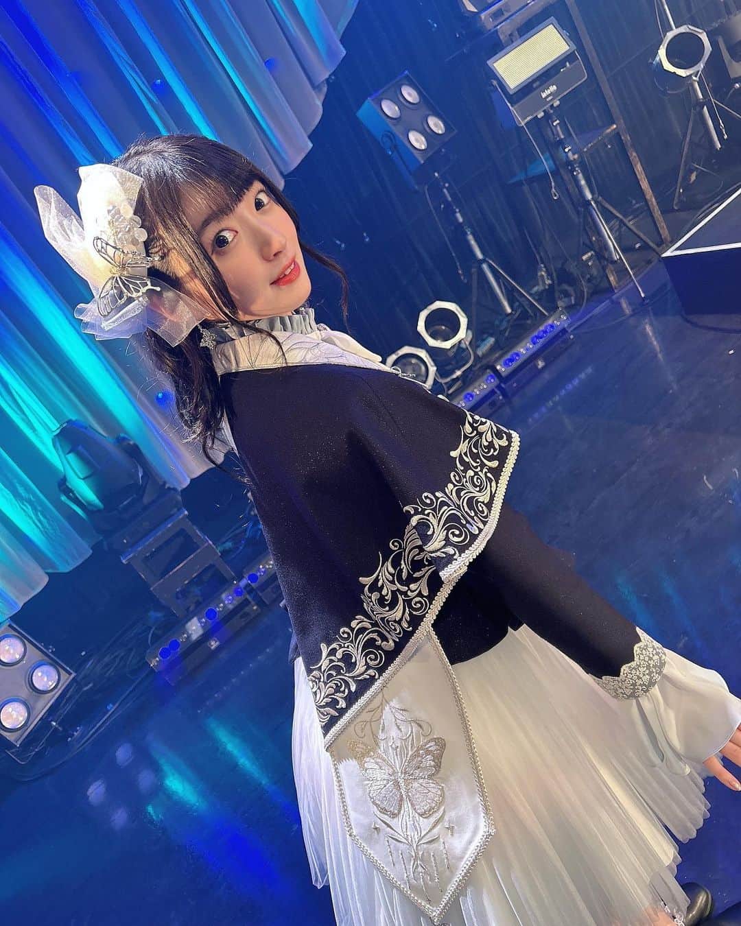 進藤あまねのインスタグラム：「👗✨️🦋🤍   Morfonica ZEPP TOUR 2023「forte」新衣装✨️ 超絶かっこよくて、可愛くて美しい…(^╷ ̫╷^)💗 私のイチオシはペリーヌ？マント？旗みたいになってるところ♡ 引き続きツアーよろしくお願いします！！   #バンドリ  #Morfonica  #倉田ましろ  #ねすぐらむ」