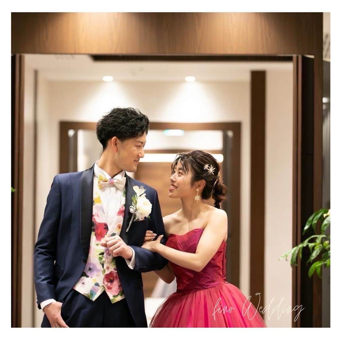 fino_wedding【フィーノ公式】さんのインスタグラム写真 - (fino_wedding【フィーノ公式】Instagram)「【卒花嫁レポート】  結婚式を挙げて良かった  いつも前向きな新婦様と童心でお茶目な新郎様でした  ドレス選びも任せて頂き、タキシードもバッチリ決めて頂き、そして何よりも終始ちゃめっ気ぶりを発揮してる新郎様がユーモアいっぱいで頼もしかったです。  いつまでも仲良く❤️  #花嫁レポート  #卒花嫁レポ  #新郎新婦  #シンプルコーデ  #イサムモリタドレス  #新郎コーデ  #お茶目  #チャペル挙式  #笑いすぎた  #タキシード  #低身長花嫁  #身長差カップル  #カラー診断  #オシャレ女子  #オシャレ男子  #面白い入場  #happyday  #fun  #afunday  #groom  #bride  #humor  #beautiful  #happily  #gotmarried  #graduation  #graduationreport  #reception  #2人の思い出  #いつまでも幸せに」7月24日 18時25分 - fino_wedding