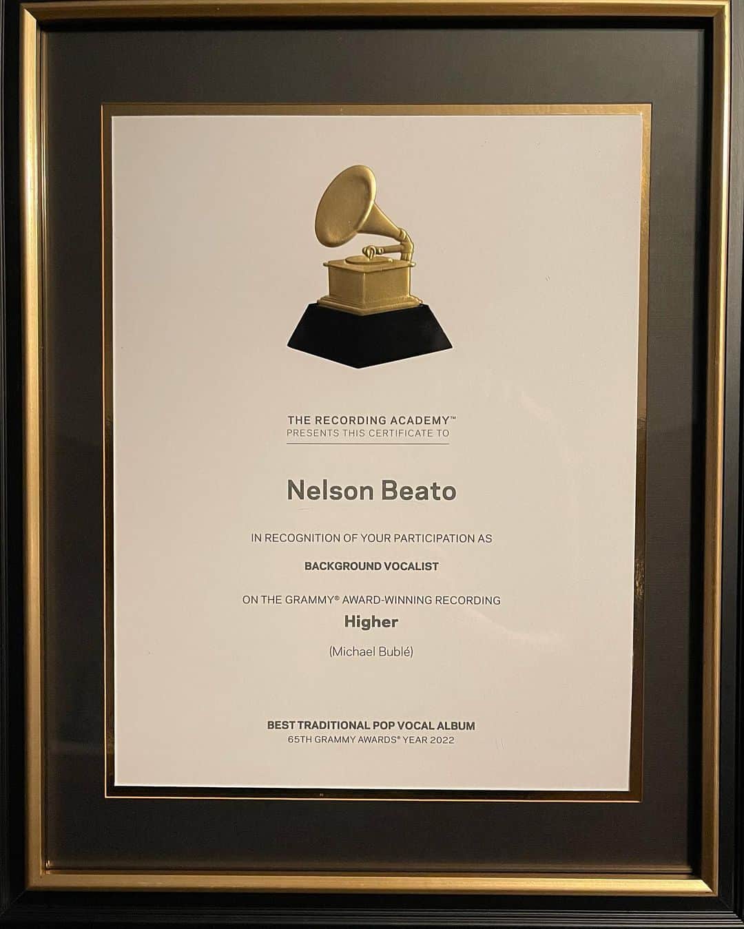 ネルソン・ベアトのインスタグラム：「Look what came in the mail 📫 🙌🏽🙏🏽 Thanks again to my sister @angiesingss for bringing me in on this amazing album and congrats to @michaelbuble on the win!! 🏆 #Grammy #RecordingAcademy #MichaelBuble #grammycertificate」
