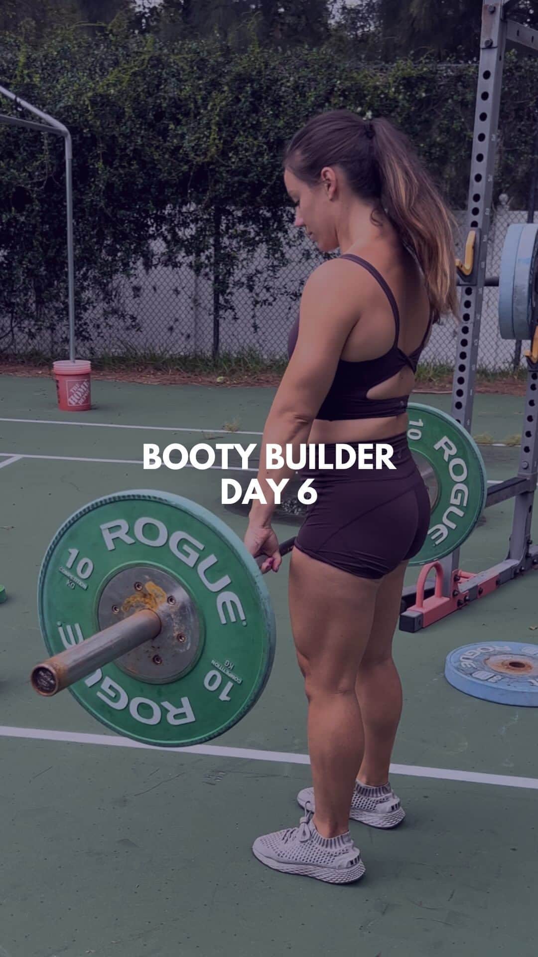 Camille Leblanc-Bazinetのインスタグラム：「Every Monday and Thursday in July is glute day 🍑Full Week 3 Day 2 workout below 👇👇  1️⃣ SINGLE LEG DEADLIFT  3 Sets: 8 Reps (each leg) Single Leg DB Deadlift with a 3 second negative  Rest 1 min between sets   2️⃣ DEADLIFT  Set 1 : 15 reps light Set 2 : 12  reps Set 3 : 10 reps Set 4 : 8 Reps Set 5 : 8 Reps  Rest 2 minutes between sets   3️⃣STEP UP SUPERSET  3 sets: 💜10 high step-ups (each side) with a 5 sec negative Directly into 💜30 banded hamstring curls  Rest 1 min or less between sets. Build up in weight for the step-up, and respect the tempo 👏  🔥🔥🔥 Log your results for free this month with code “TRAINING” at the Booty Builder link in bio.  #glutes #hamstrings #legday」