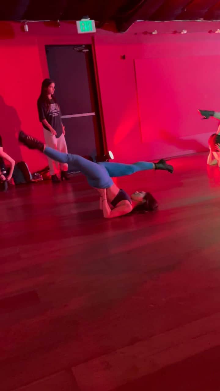 のインスタグラム：「. ダンスレッスン受けれるのも残り僅か…！ L.Aいる間は毎日休まずレッスン受けたから いっぱい踊ったよー💫  ほんと楽しかった😌 一年に一回はアメリカ来れるようにしたい！」