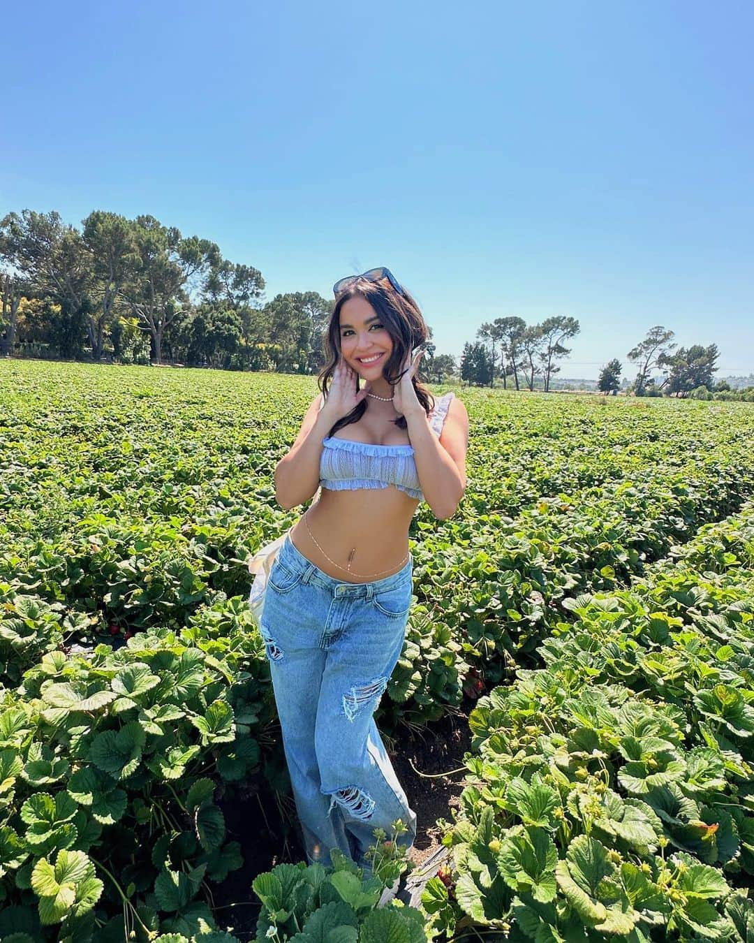 ステラ・ハジェンズさんのインスタグラム写真 - (ステラ・ハジェンズInstagram)「not pictured: me almost eating shit through these fields in platform sneakers multiple times」7月21日 11時34分 - stellahudgens