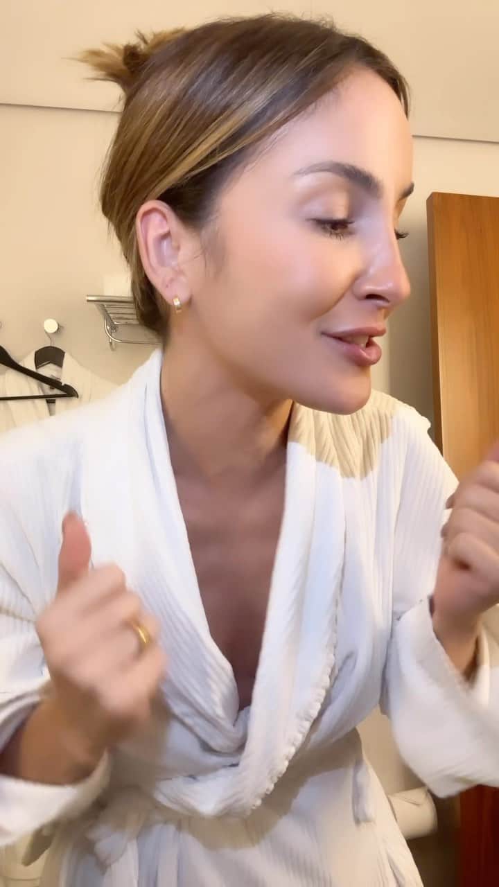 Claudia Leitteのインスタグラム：「Meu ritual de toda noite com Yon! 💜」