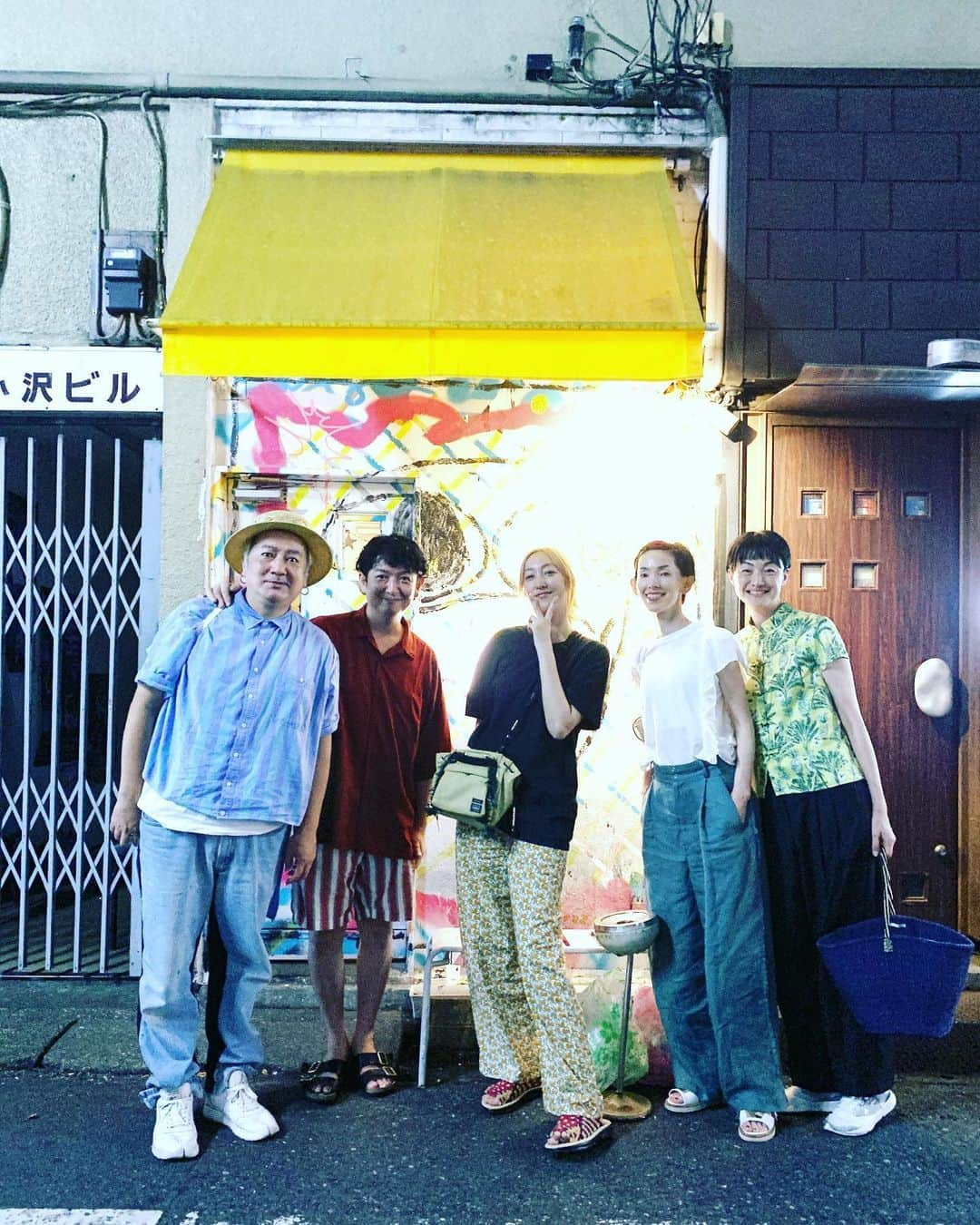 櫻田宗久さんのインスタグラム写真 - (櫻田宗久Instagram)「.  きのうは90年代のモデル仲間の高橋奈々枝ちゃん、朱里ちゃん、田辺あゆみちゃんとお友達がお祝いに来てくれた。ちょっと前には、あゆみちゃんとたかおと沢村なるみちゃんまで星男に来てくれて、なるみちゃんや奈々枝ちゃんは会うの20年以上ぶりだったりするのすごいよね。  10代の頃は、3歳くらい違うと結構離れた印象だったけど、みんな40代になって色々経験して普通に同じ感覚で会話できるのが嬉しい。  ありがとうございました。  今夜はバースデーパーティーです🎉  またひとつ大人になって、見える景色が広がるのが楽しみです。  むねくんバースデーパーティー2023  2023年7月21日（金）20時〜  ¥3,500 飲み放題 むねくんオリジナルミニノートプレゼント！ （80冊限定）  フード☆デリ山アカ ソワレミニライブ」7月21日 11時49分 - munetopia