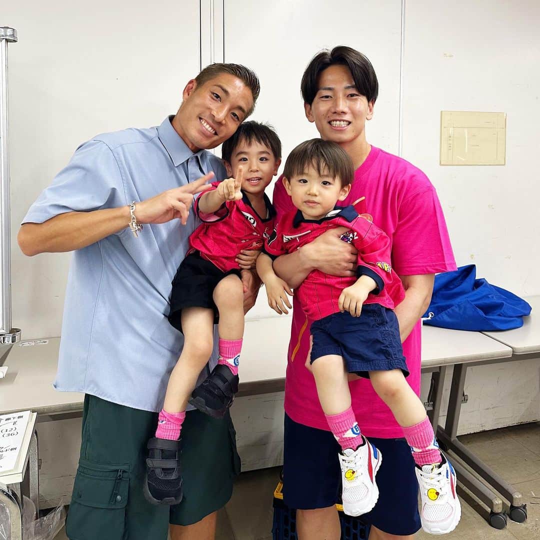 のインスタグラム：「@nakaharahikaru.14 昇格させる活躍を🟢 お互い頑張ろう👊⚽️  #中原輝」