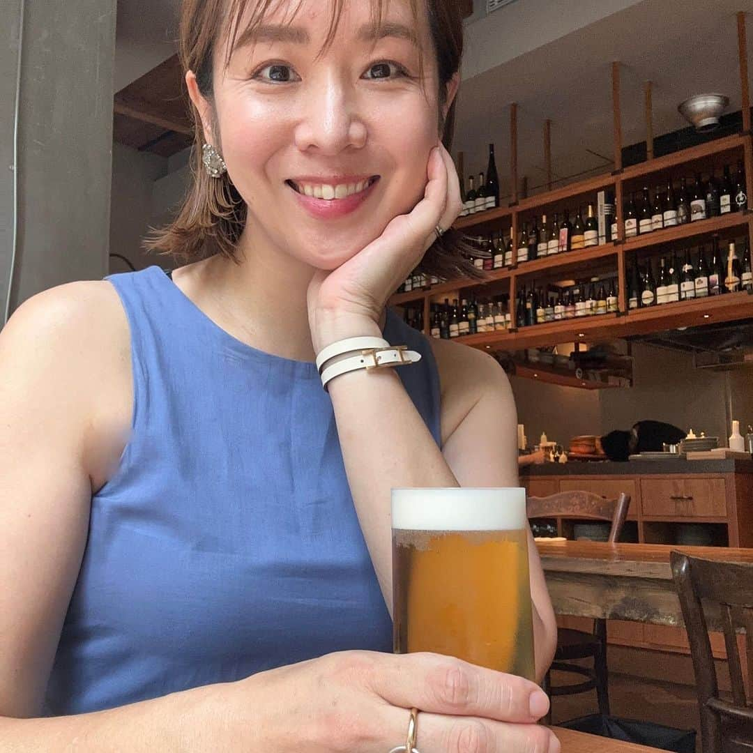 福吉 彩子さんのインスタグラム写真 - (福吉 彩子Instagram)「働くかあさんのお出かけコーデ 久しぶりに着た　@mariha_official のワンピース。私には上半身がむっちりしてしまうけど、やっぱり独特のやわらかな雰囲気が好きだなぁ　#夏のレディのワンピース  ☆☆☆ 前から気になっていた日本橋兜町の　@yen_bistro_tokyo へ。 銀行をリノベして作ったというこちら、ベーカリーやカフェ、雑貨もあってオシャレ。 ビストロでのランチコースは、見た目はもちろん、食材の組み合わせがユニークで(クロワッサンにべったら漬けとか、アメリカンチェリーにグリーンカレーとか)抜群に美味しくて、ペアリングが進みました🤍 普段来ないエリアに足を運ぶのも、よいもんだ！  #ワーママ #ワーママコーデ #働くかあさん  #プチプラコーデ  #アラフォーファッション」7月21日 12時01分 - fuku44aya