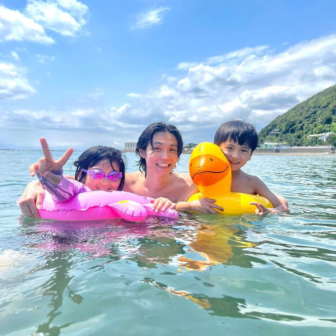 のインスタグラム：「Beach day🦦」