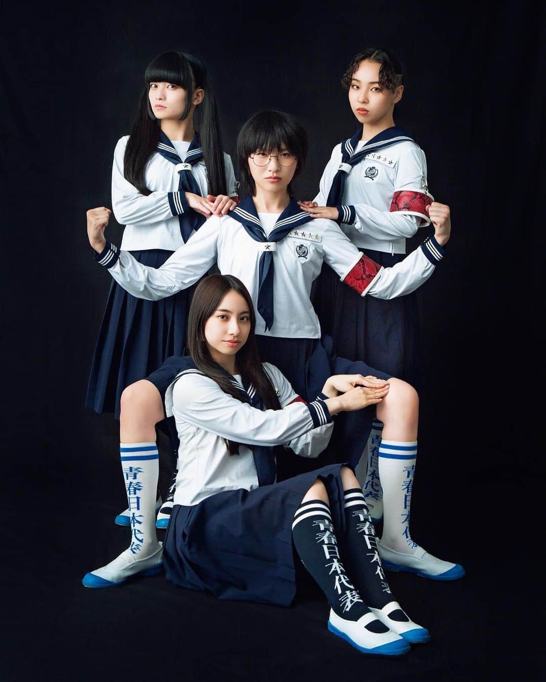 のインスタグラム：「👩‍👩‍👧‍👧  明日発売の雑誌「JUNON」に登場❗️  写真&インタビュー掲載して頂いてます、よろしくお願い致します📚#JUNON #新しい学校のリーダーズ」
