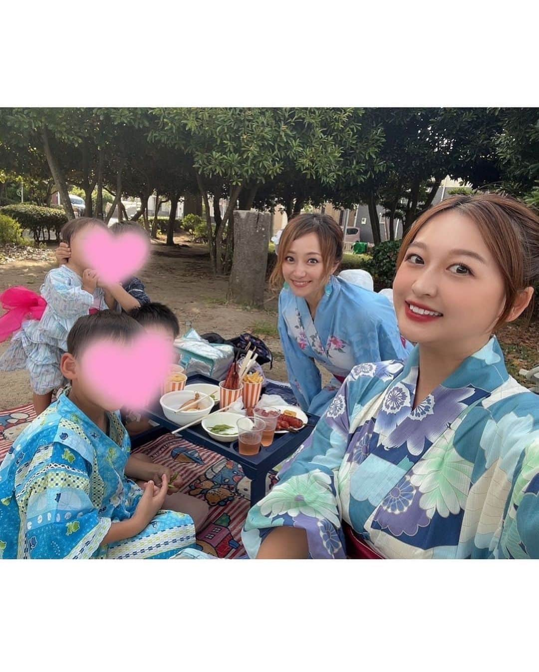 葵ゆりかさんのインスタグラム写真 - (葵ゆりかInstagram)「久里浜の花火大会🎆✨  お友達の親子と❤️ 張り切って親子３人水色浴衣で統一してみたんだけど ワクワクして久里浜についたら 『強風のため本日の花火大会は中止です』 の張り紙。。  体感では風もなかったし お天気もすごくよかったのに  しばらく現実を受け入れられなかった…笑  ですが、せっかく行ったんだし久里浜で遊んで行こうってことで、急遽公園でピクニック🍷  結果、花火なくても大人も子供もめちゃくちゃ楽しかった💕  りえちゃん色々ありがとう🥰✨  帰りにたまたま寄ったお店 @kappagura2nd  がすごく良くて、また久里浜に行ったら行きたいなーと思うお店でした🍷✨  #花火大会　#久里浜ペリー祭 #久里浜　#久里浜グルメ　#浴衣　#浴衣女子」7月21日 12時07分 - yuriyuricchi