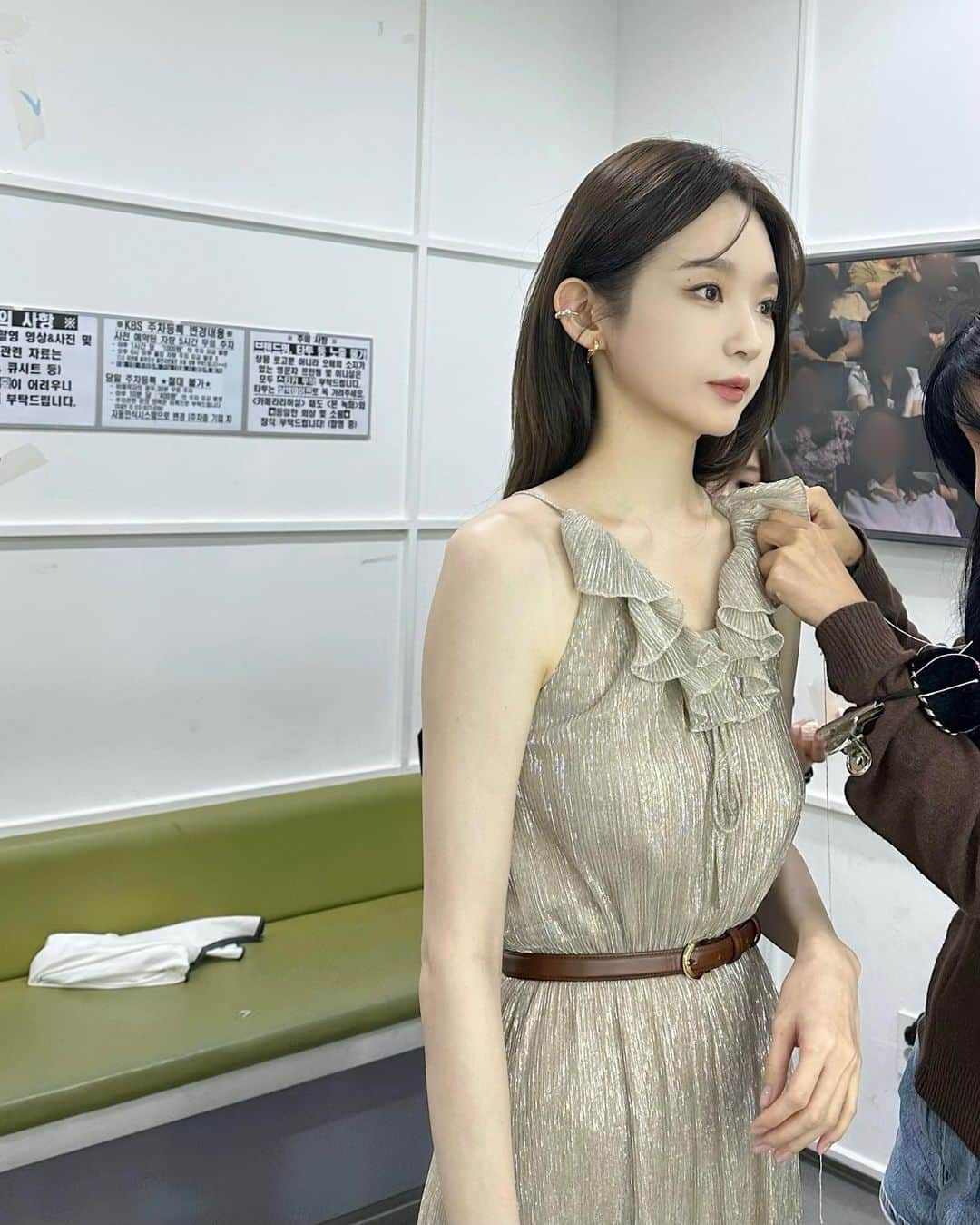 カン・ミンギョン のインスタグラム：「오예! 오늘 최정훈의 밤의 공원 하는 날! 보고싶던 분들도 다아 뵙고 너무 멋진 관객분들 그리고 정훈이 덕분에 행복했고 감동했어요 이따 열시에 만나요!」