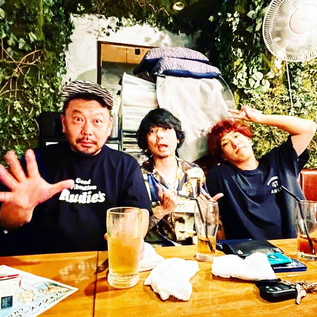 HIROKAZのインスタグラム：「この前ピザ食べた🍕  @ubukatashinichi  @rudies_satoshi」