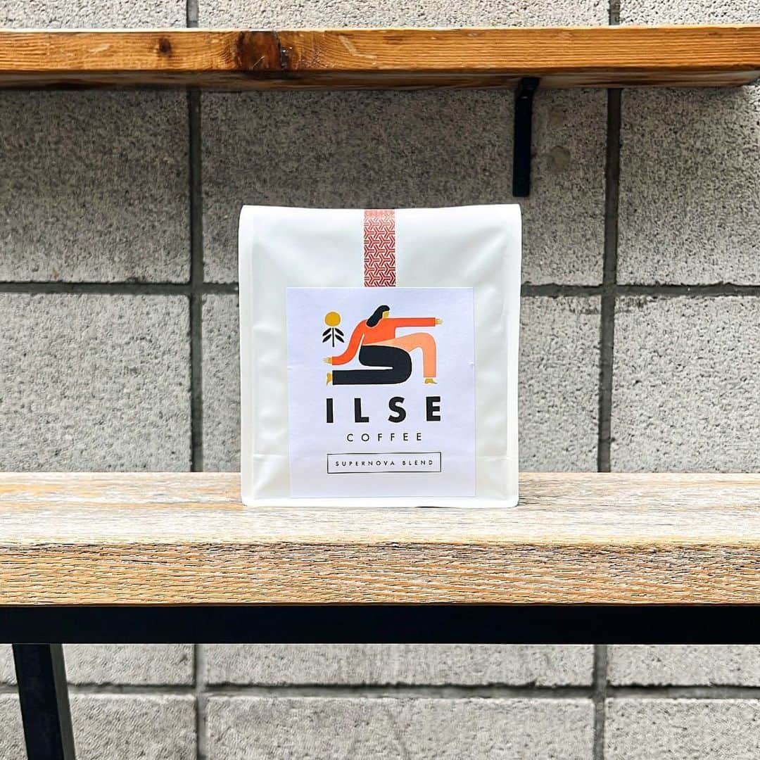 ABOUT LIFE COFFEE BREWERSさんのインスタグラム写真 - (ABOUT LIFE COFFEE BREWERSInstagram)「【ABOUT LIFE COFEE BREWERS 道玄坂】  We offer a seasonal blend of @ilsecoffee for the weekend only🥤  60% Guatemala | Las Hermanas Donis 🇬🇹 40%  Ethiopia | Goraa 🇪🇹  Please try it✌️  週末限定で @ilsecoffee のシーズナルブレンドをエスプレッソにて提供します✨  この機会をお見逃しなく！👀  〜roaster comment〜 Supernova is a seasonally changing blend that is sweet, structured, and holds up nicely to milk. It's an all-around enjoyable coffee that works great as espresso as well as on drip.☕️  ロースターからのコメント📝 "supernova blend"は季節ごとに変わるブレンドで、甘くてしっかりした味わいです！ミルクとの相性も抜群です✨ エスプレッソやドリップコーヒーでも楽しめる万能なコーヒーとなっています🌱  🚴dogenzaka shop 9:00-18:00(weekday) 11:00-18:00(weekend and Holiday) 🌿shibuya 1chome shop 8:00-18:00  #aboutlifecoffeebrewers #aboutlifecoffeerewersshibuya #aboutlifecoffee #onibuscoffee #onibuscoffeenakameguro #onibuscoffeejiyugaoka #onibuscoffeenasu #akitocoffee  #stylecoffee #warmthcoffee #aomacoffee #specialtycoffee #tokyocoffee #tokyocafe #shibuya #tokyo #ilsecoffee」7月21日 12時36分 - aboutlifecoffeebrewers
