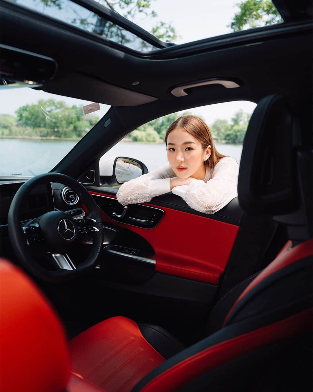 Mercedes-Benz Thailandさんのインスタグラム写真 - (Mercedes-Benz ThailandInstagram)「MB Journey : Energy for every journey 🔋❤️  ชาร์จพลังให้เต็ม 100% แล้วมาสนุกกับทุกกิจกรรม ไปพร้อมกับคุณ @thanaerngnin ที่จะพาออกเดินทางไปพักผ่อนฮีลใจกับรถคันโปรด Mercedes-Benz C 350 e AMG Dynamic รถยนต์ Plug-in Hybrid ที่ชาร์จเพียงครั้งเดียวก็พร้อมลุยได้ทุกเวลา  มาชาร์จพลังกายและฮีลพลังใจไปกับการเดินทางครั้งนี้ด้วยกัน  #MBJourney #CClass #PlugInHybrid #MercedesBenz #MercedesBenzThailand」7月21日 13時00分 - mercedesbenzthailand