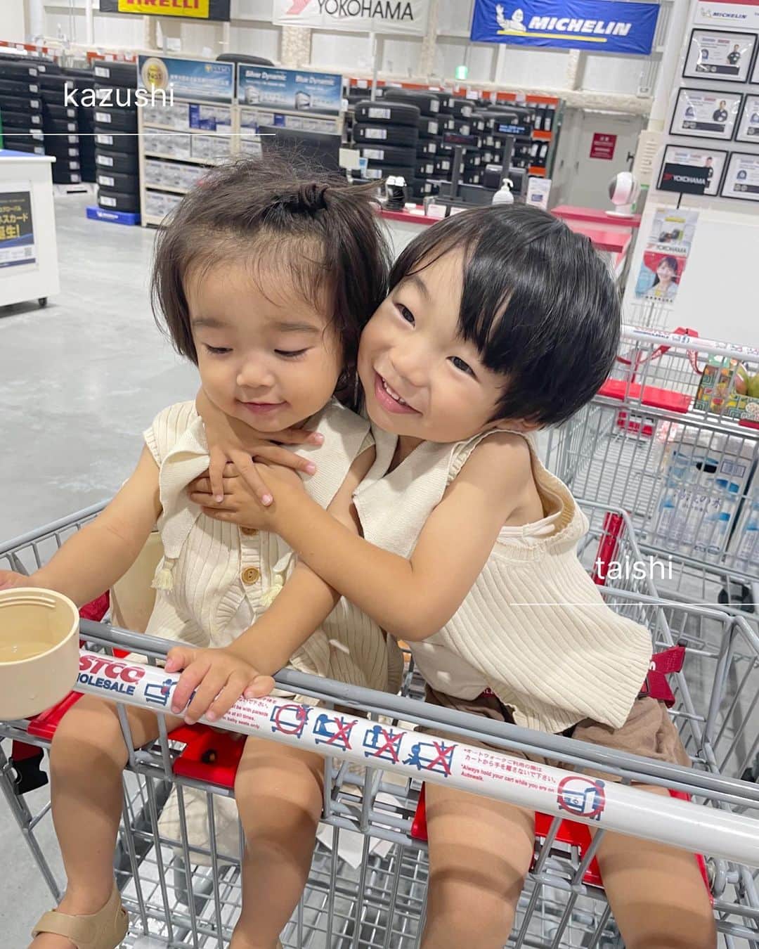 NikawaAsuka のインスタグラム：「👶🤍👦  #大好き #兄弟 #2歳 #3歳 #男の子 #男の子ママ」