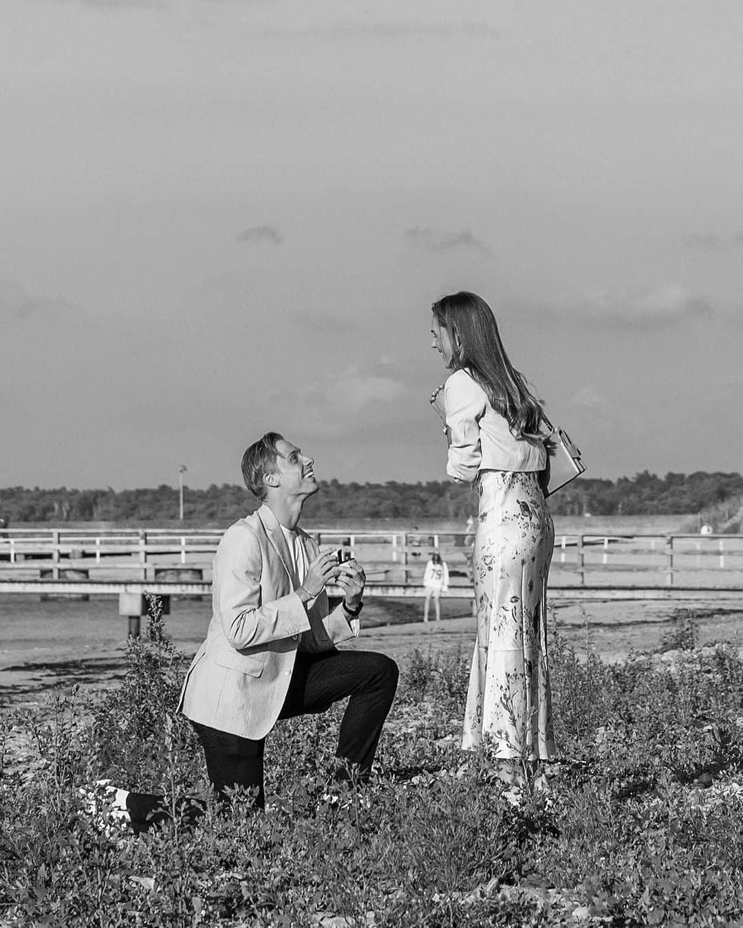WTA（女子テニス協会）のインスタグラム：「Congratulations to the happy couple! @denis.shapovalov 💍 @mirjambjorklund  📸: @kategaborphotography」