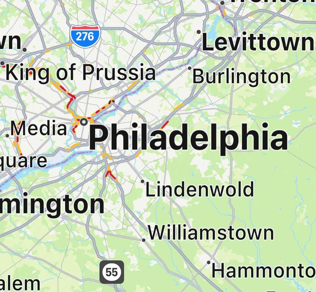 トム・ベリカのインスタグラム：「Yo Philly!!! My hometown, the city of Brotherly Love. And home of 2 time World Series champs @phillies for our next stop on #dadsonroadtrip. Born and raised following this #Philly team. Too short of a stop but got to see family, my sisters and high school pals. And thank you always to @mhgophils for the unbelievable hospitality! #citizensbankpark @tonylukes #motownphilly #southphilly」