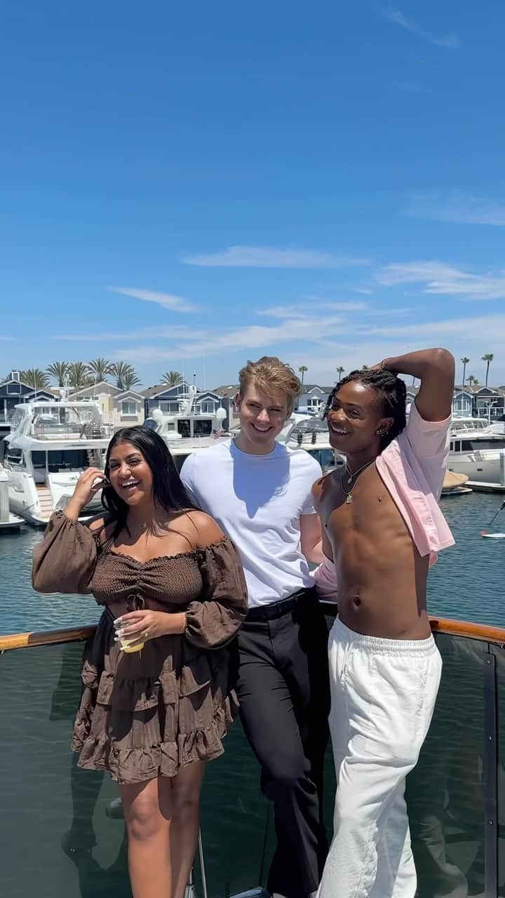 Too Facedのインスタグラム：「You can’t leave Orange County without a Too Faced Born This Way Collection cruise around Newport Harbor! 😍🛥️☀️ #toofaced #tfcrueltyfree」