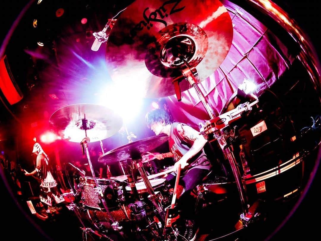 Katsuma さんのインスタグラム写真 - (Katsuma Instagram)「“RE:ADMISSION” LIVE HOUSE TOUR 2023 at HEAVEN'S ROCK 熊谷 VJ1🔥🔥🔥  もうすでにこのツアー最高。対バン最高。 ALIカッコ良すぎたマジで！！！ ありがとう🔥  photos @bashico_photo」7月21日 13時30分 - katsuma_drums
