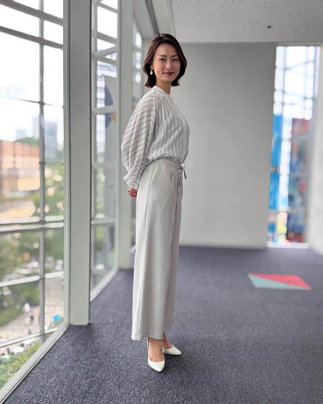 のインスタグラム：「⁡ こんにちは〜 今日もこのあと13:49からの午後ニュースを担当します☺️ ⁡ #ootd #Top & #Pants ... #7IDconcept ⁡ #テレビ朝日 #アナウンサー #本間智恵 #ANNニュース」