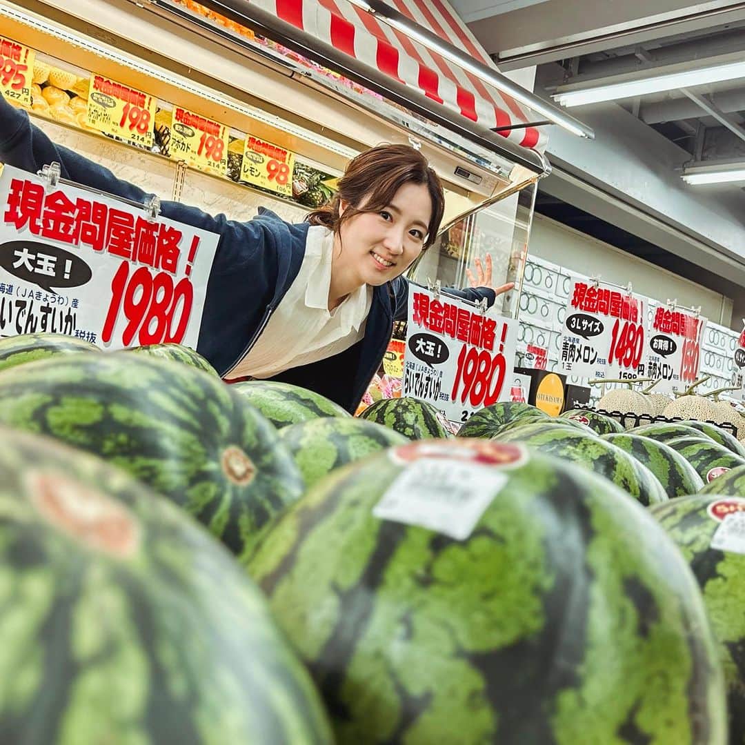 北海道放送「今日ドキッ!」のインスタグラム：「. 【激安スーパーからお買い得情報❗️】  今日は中継が2ヶ所！ 夏のアウトドアにピッタリな商品を お買い得な、卸売スーパーから！☀️  #世永聖奈 アナがお伝えします🎤  #hbc #北海道放送 #hbcテレビ #北海道 #札幌 #アナウンサー #堀啓知 #森田絹子 #世永聖奈 #スーパー #お買い得情報 #アウトドア #野菜 #肉 #セール」