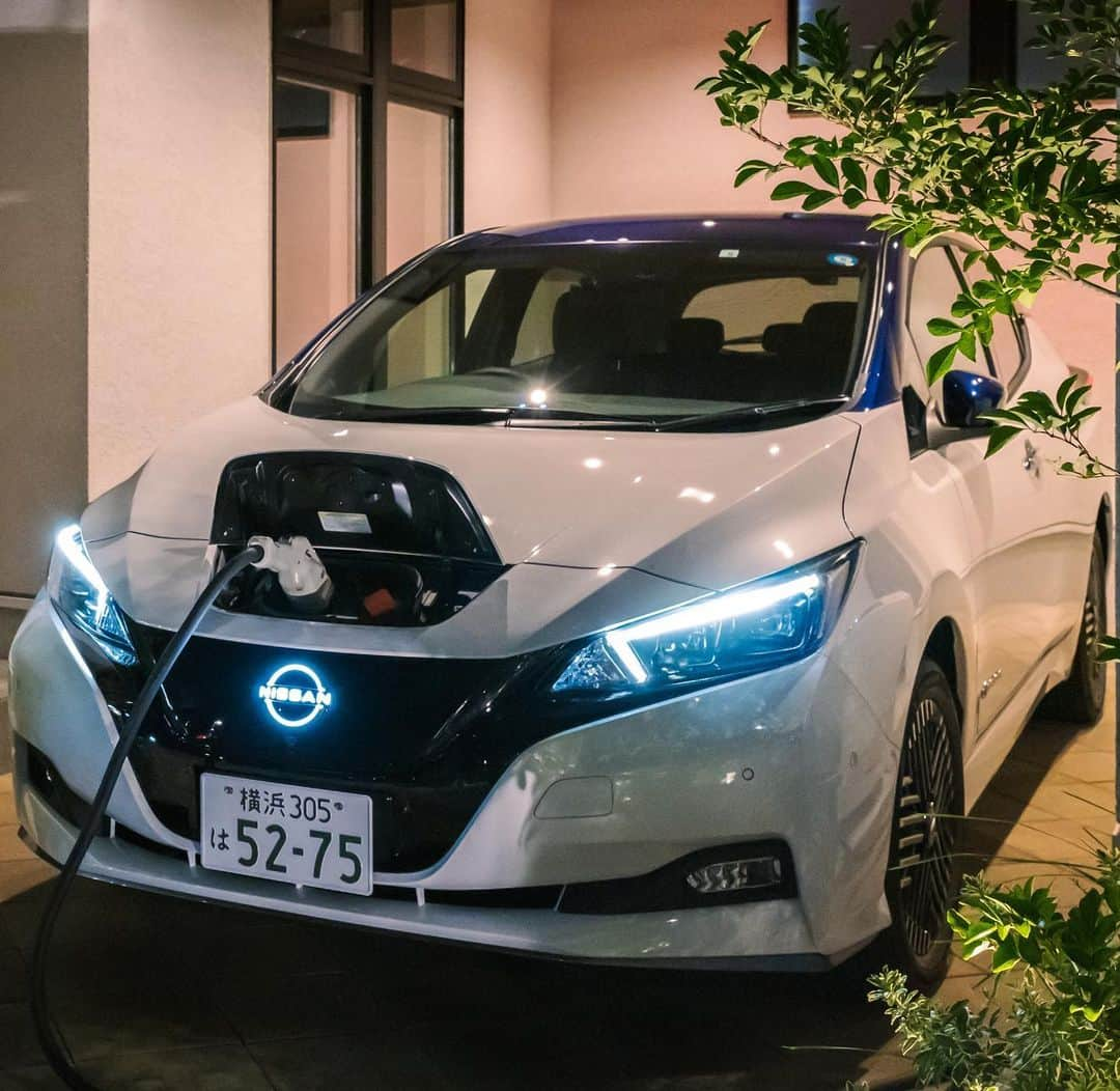 Nissanさんのインスタグラム写真 - (NissanInstagram)「Your Nissan EV is more than just a car! With V2X, you can use the energy stored in your vehicle to directly power your home⚡️  #Nissan #NissanLEAF #NissanEV #EV #Electric」7月23日 0時05分 - nissan