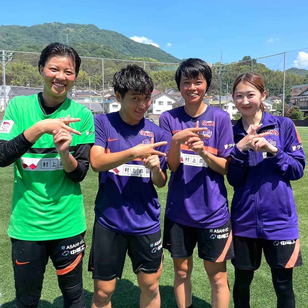 島袋奈美恵さんのインスタグラム写真 - (島袋奈美恵Instagram)「. 吉野選手、お誕生日おめでとう🎉  #サンフレッチェ広島レジーナ  #吉野真央 選手」7月21日 14時26分 - sanfrecce.regina.official