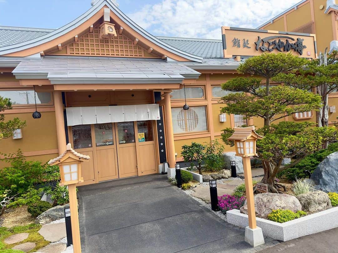 わっきーさんのインスタグラム写真 - (わっきーInstagram)「北海道を代表する回転寿司の一つ「なごやか亭」へ、初訪問。 今までリクエストくれてた視聴者さん、ごめん！もっと早く行けば良かった😭 札幌に9店舗あるけど、ここ釧路が発祥。 クオリティー高過ぎました。。  #なごやか亭 #回転寿司 #寿司 #北海道グルメ #釧路グルメ #youtube #わっきーtv」7月22日 9時00分 - makoto_ishiwaki