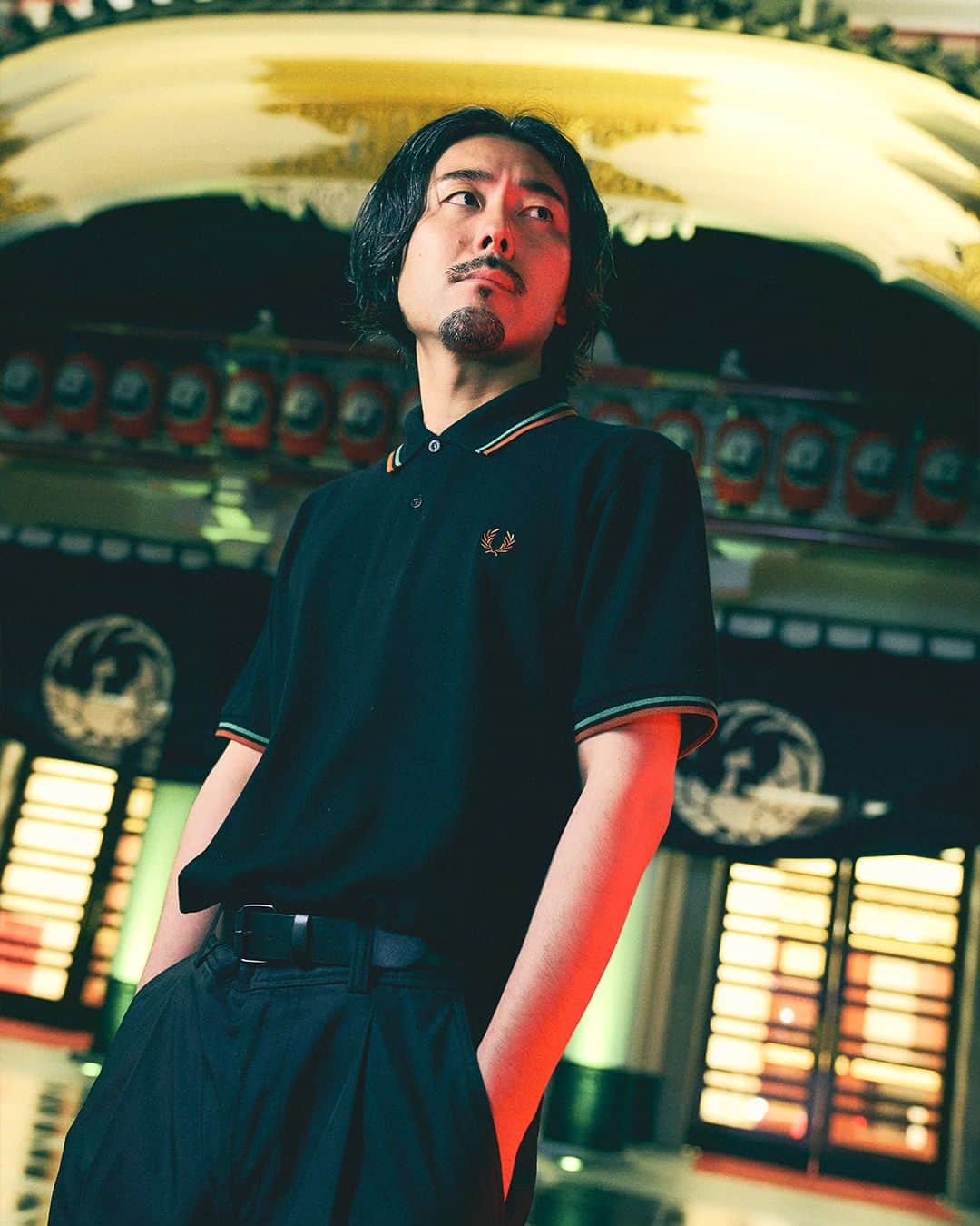 フレッドペリー さんのインスタグラム写真 - (フレッドペリー Instagram)「📍TOKYO  フレッドペリーのグローバルショップが位置する都市を称えてデザインされた、限定カラーのフレッドペリーシャツを発売。  東京を発祥の地とする日本の伝統演劇、歌舞伎の色をティッピングに取り入れた特別なカラーリング。  MODEL：DJ SHOTA / @dj_shota Black / Tokyo Green / Jasper Red  #fredperry #フレッドペリー #fredperryshirt #フレッドペリーシャツ #ポロシャツ #fpnighttales」7月21日 15時01分 - fredperryjp