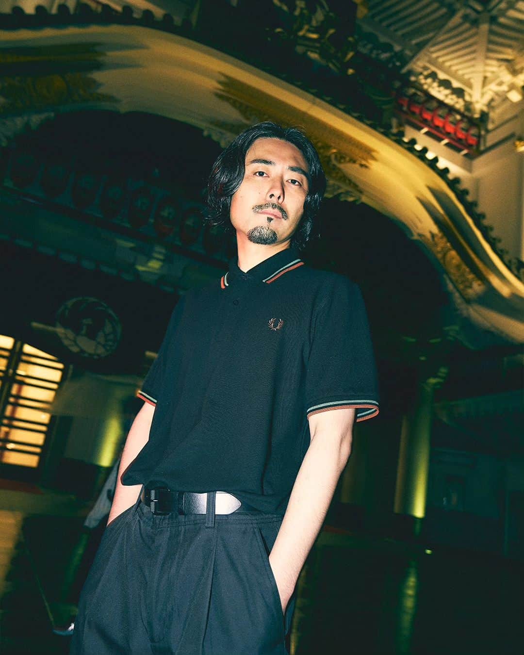 フレッドペリー さんのインスタグラム写真 - (フレッドペリー Instagram)「📍TOKYO  フレッドペリーのグローバルショップが位置する都市を称えてデザインされた、限定カラーのフレッドペリーシャツを発売。  東京を発祥の地とする日本の伝統演劇、歌舞伎の色をティッピングに取り入れた特別なカラーリング。  MODEL：DJ SHOTA / @dj_shota Black / Tokyo Green / Jasper Red  #fredperry #フレッドペリー #fredperryshirt #フレッドペリーシャツ #ポロシャツ #fpnighttales」7月21日 15時01分 - fredperryjp