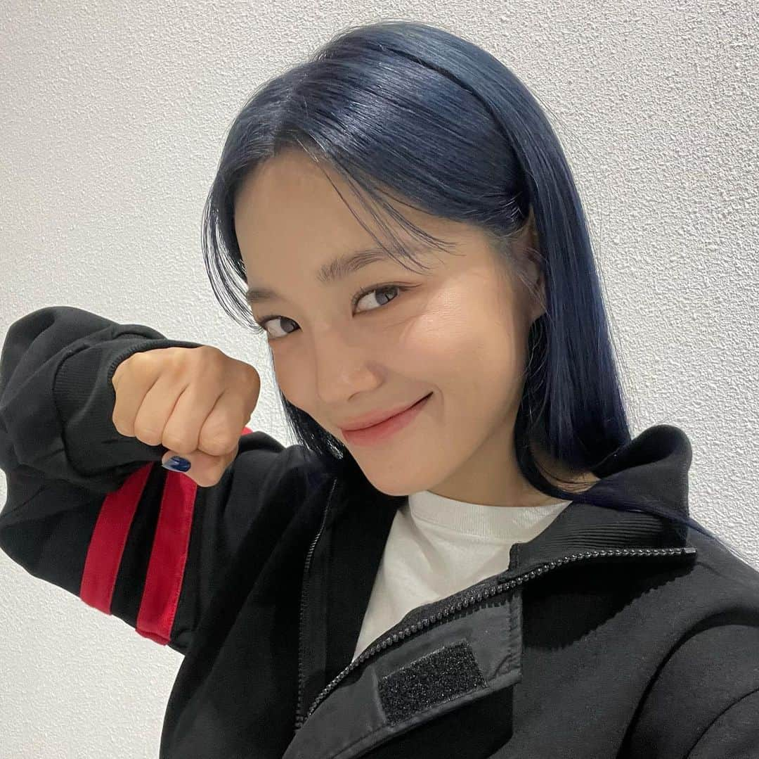 キム・セジョン（Gugudan SeMiNa）さんのインスタグラム写真 - (キム・セジョン（Gugudan SeMiNa）Instagram)「요즘 유행이라던데 🥰 #경이로운소문2」7月21日 15時11分 - clean_0828