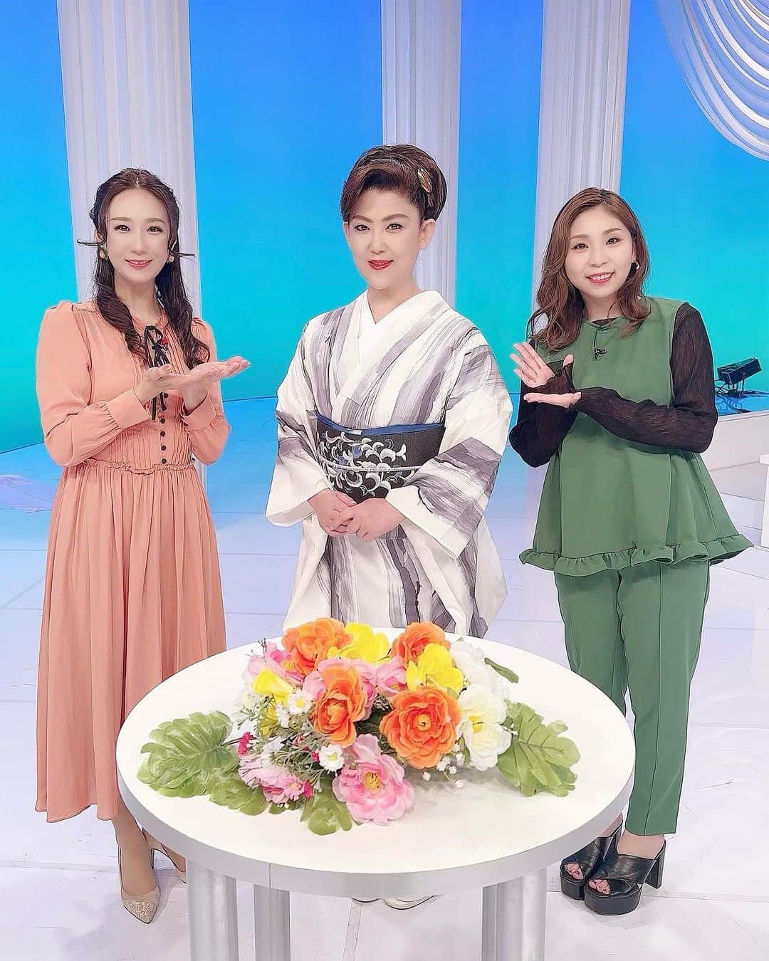 若山かずさのインスタグラム：「今日は9月13日放送の令和歌謡塾の撮影でした😄✨ 椎名佐千子ちゃん、水城なつみちゃんの司会でしたよ〜‼️ 放送をお楽しみにね♪」