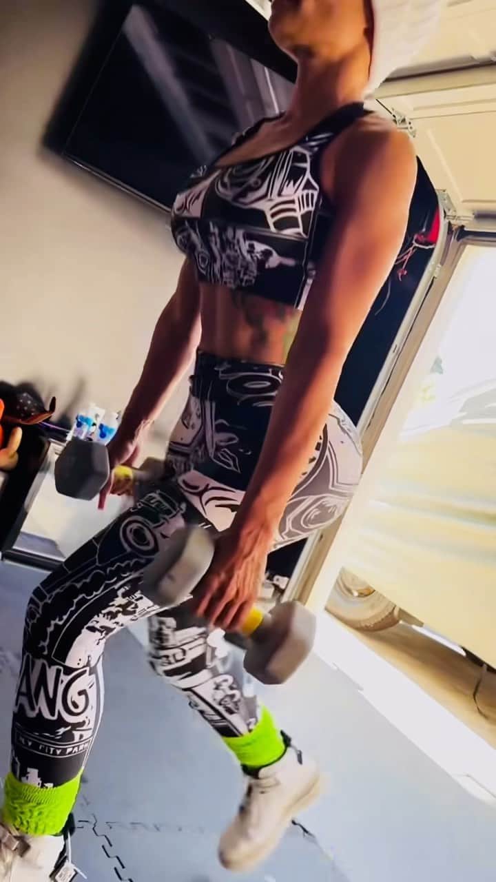 ブラック・チャイナのインスタグラム