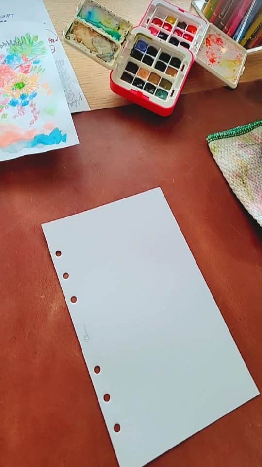 のインスタグラム：「くまのリフィルとアクリル絵の具の巻」