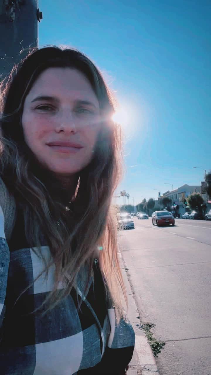 レイク・ベルのインスタグラム：「Low sun, low light ✨」