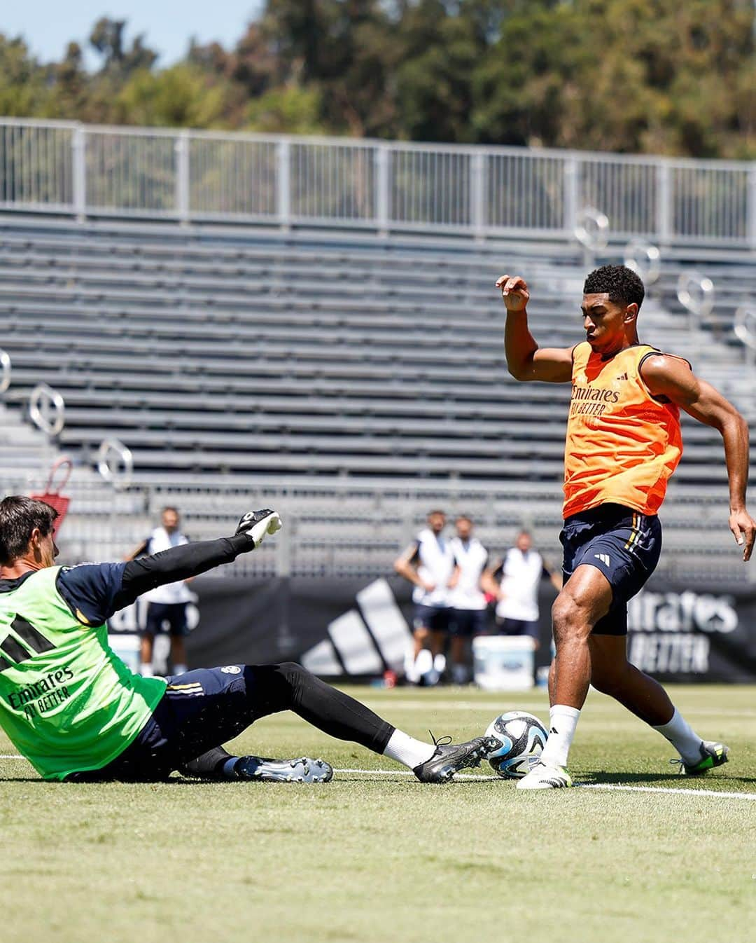 ティボ・クルトゥワのインスタグラム：「Primer entreno de la temporada 🙌 #HalaMadrid」