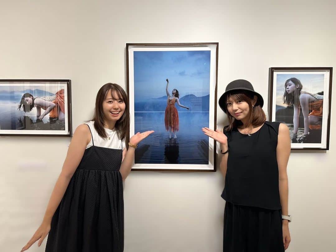 芳賀優里亜のインスタグラム：「里奈の写真展へ❤︎  自然の中に溶け込む里奈はとっても美しかったです👏👏👏  23日までなので皆様ぜひ❤︎  #小池里奈 #写真展」