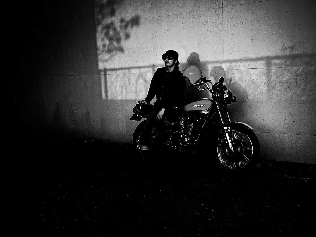 今市隆二のインスタグラム：「KAWASAKI  #KAWASAKI #Z2 #HIGHDOGGS」