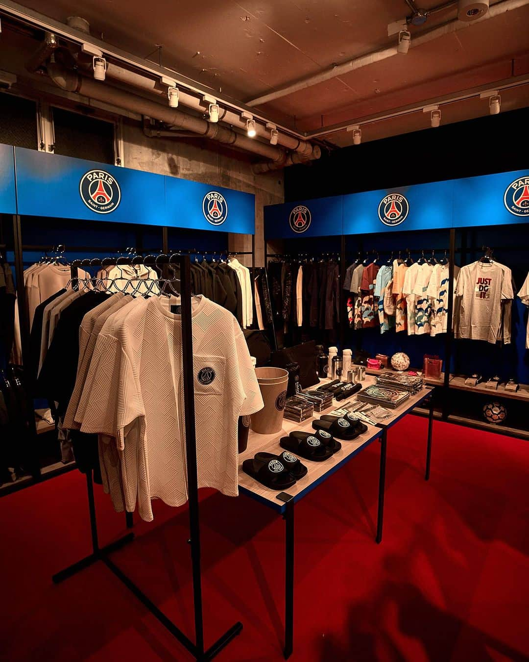 EDIFICEさんのインスタグラム写真 - (EDIFICEInstagram)「. Information  ⁡ ⁡ 7.19.Wed OPEN  PARIS SAINT-GERMAIN STORE TOKYO at OMOTESANDO ⁡ ⁡ @psg_store_tokyo_edifice から期間限定で表参道店がオープン。 PARIS SAINT-GERMAINの選手来日に合わせて、PARIS SAINT-GERMAIN STORE TOKYOでもスペシャル商品を多数展開。 ⁡ この機会に是非皆さまのご来店お待ちしております。 ⁡ ⁡ 【営業時間】11:00-20:00 ⁡ 【住所】 〒150-0001 東京都渋谷区神宮前4-26-14 ⁡ ⁡ ⁡ #psg #psg_tokyo #パリサンジェルマン #edifice #2023ss」7月21日 15時37分 - edifice.jp