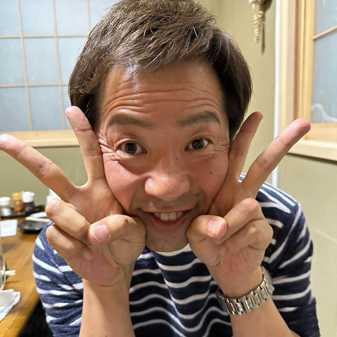 高坂友衣さんのインスタグラム写真 - (高坂友衣Instagram)「. 先日開催された 横山ひできさん誕生会🤗  ラッキー水泳部、 （知ってる？ラッキー水泳部。） 久々に集合。  ひできさん、 56歳、元気に過ごしてね☺️  #毎年恒例プレゼント今年はTシャツ」7月21日 15時38分 - yui_kosaka828