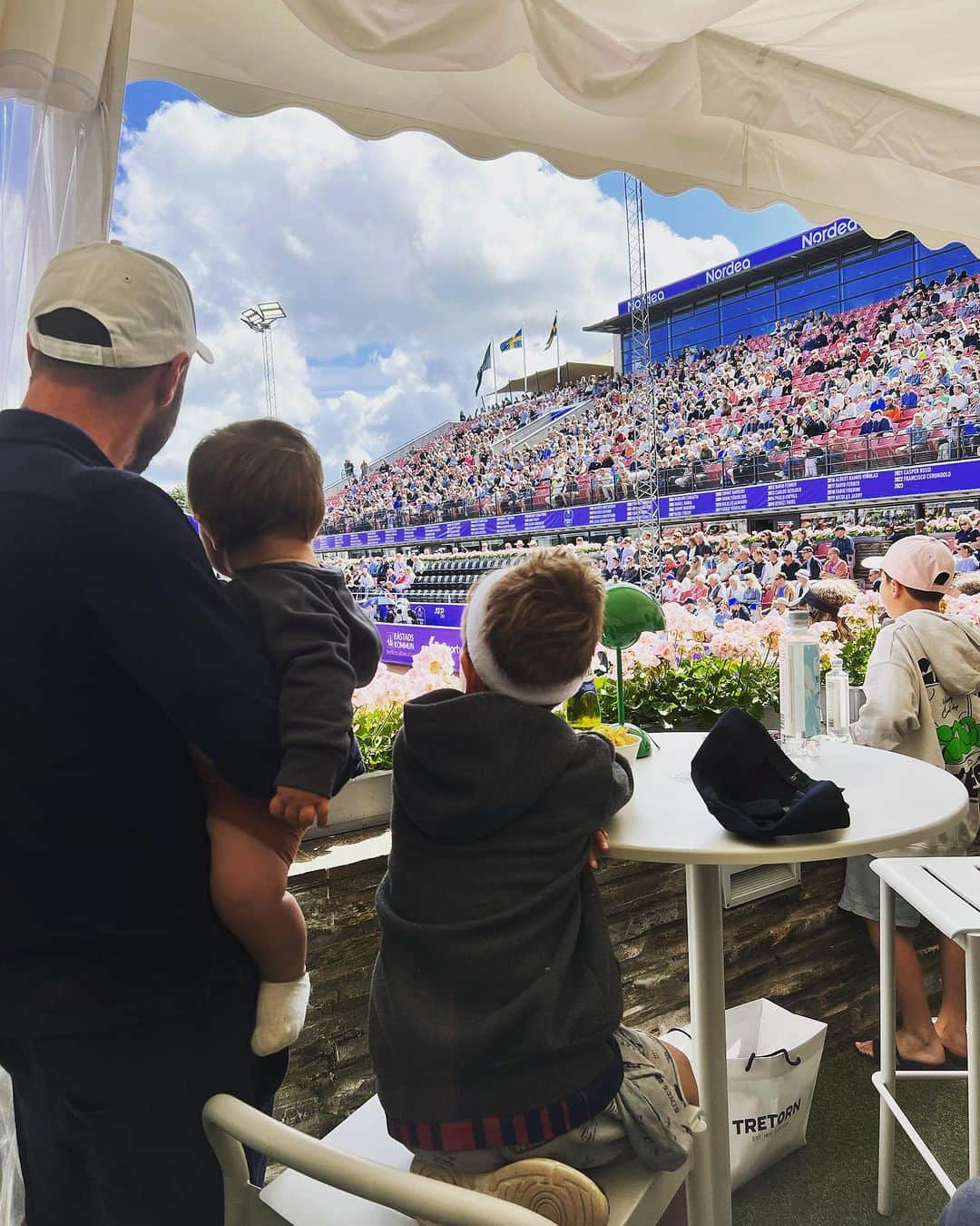 モンス・セルメルローのインスタグラム：「One day, Simba… 🎾  @swedishopen」