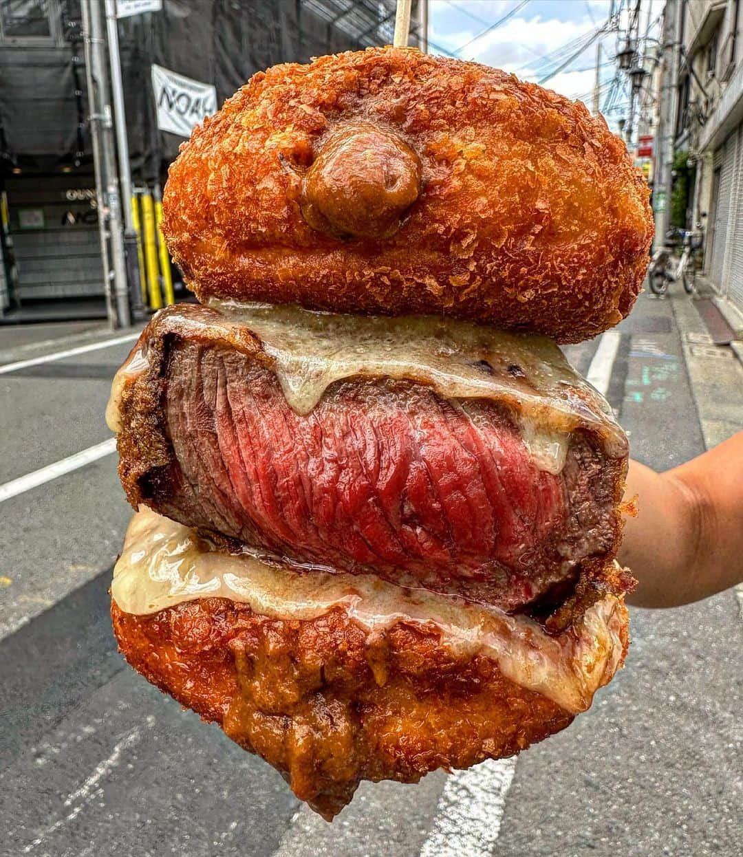 Coffee & Toast Tokyoさんのインスタグラム写真 - (Coffee & Toast TokyoInstagram)「"カリッカリ" 牛カツカレーぱん‼︎ 💛💛💛💛💛💛💛💛💛💛  “Food is the moral right of all who are born into this world. Let's eat curry!”  カリカリッと揚げた、カレーパンで 肉厚な牛カツをサンドイッチ！  夏のカレー、たまらんです😋😋😋  . . . . . #カリッカリ牛カツカレーぱん #カリカリ  #カレーパン  #カレー  #curry  #crispybread  #steak  #burger  #カレー  #牛カツ  #カツカレー   #三軒茶屋ランチ  #世田谷線カフェ  #パンスタグラム  #東京カフェ  #三軒茶屋カフェ #三軒茶屋  #パン #三茶カフェ  #三茶 #田園都市線カフェ #コーヒーアンドトースト  #coffeeandtoast #foodie  #foodiegram #japanesebread」7月21日 15時44分 - coffeetoast2