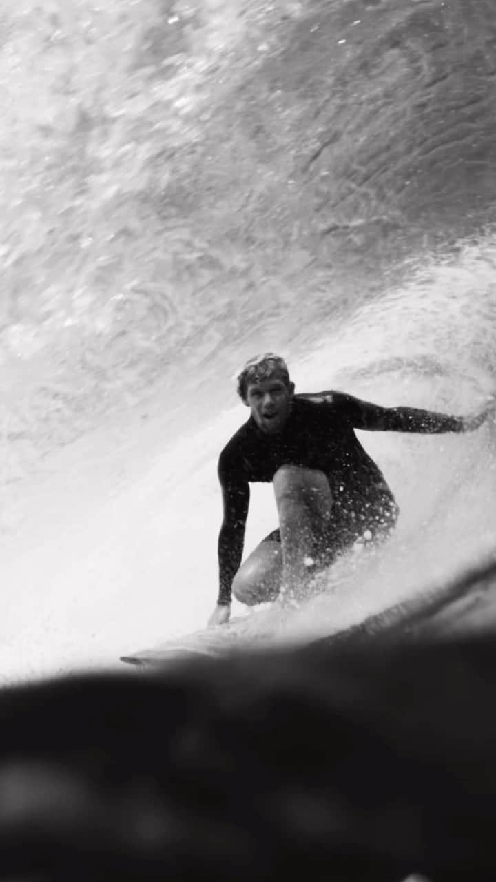 ジョン・ジョン・フローレンスのインスタグラム：「VIVOBAREFOOT X JOHN JOHN FLORENCE  Excited to share our first collection of signature shoes!! We’ve released four styles inspired by the North Shore way of life, and designed to complement a barefoot, outdoor lifestyle. Pick your verticals and let’s go!  Explore - Tracker Decon JJF Train - Motus Strength JJF Sail - Ultra JJF Relax - Primus Lite Knit JJF  Link in bio to the JJF Signature Footwear collection.   We are looking forward to this journey! Excited to share more details on each style in the weeks ahead.  #BeAForceOfNature #HumanNature #Vivobarefoot #Barefoot」