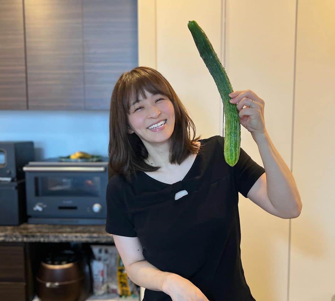 田中理恵のインスタグラム：「@yamato_ya_831   きゅうり🥒長すぎる〜😆‼️‼️‼️ 夏を感じました🥒🤣 ナスも🍆美味しそうなの😍😍」
