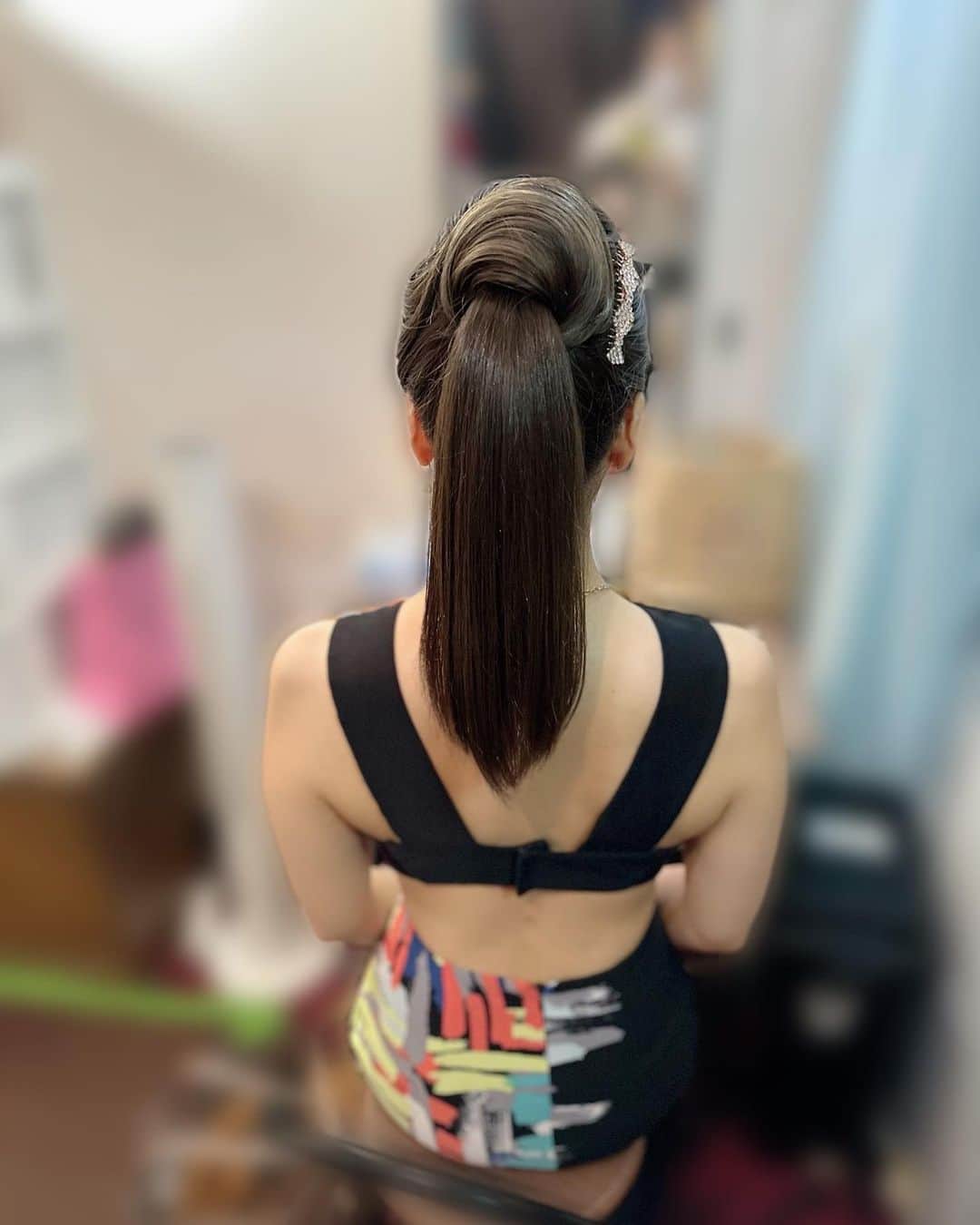 田中里依奈さんのインスタグラム写真 - (田中里依奈Instagram)「. ネイルチェンジ🩵 少し短くなった☺︎ ついでに髪型記録も。 今週もお疲れ様でした✨ . #ネイルチェンジ#ネイル#ネイルデザイン #記録用 #髪型記録#記録用post#太陽と月がポイント」7月22日 1時26分 - riina_tanaka