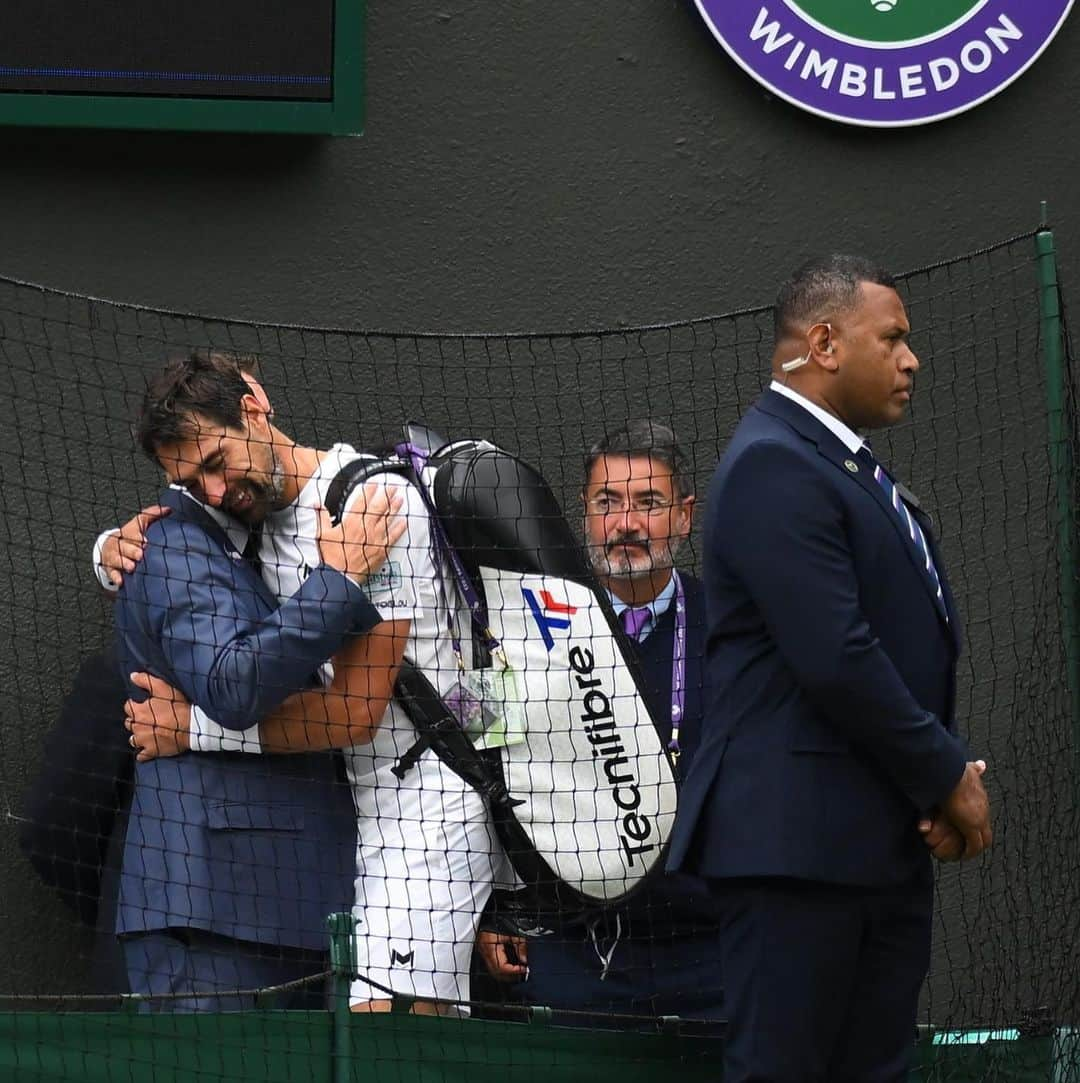 ジェレミー・シャルディーさんのインスタグラム写真 - (ジェレミー・シャルディーInstagram)「Thank you @wimbledon  You are and always will be so special 💚💜 Thank you so much to the crowd who truly supported me during this special and really emotional moment for me.  When I look back, I’m extremely proud of what I achieved and I enjoyed being on the @atptour so much. Thank you to all my sponsors, fans, family and friends! You have always been amazing 🙏🏻 I love you so much! Thank you for the emotions you made me experience during all these years ❤️ Don’t worry I will not be far because I will continue to coach @ugohumbert  Continue my challenger @teregaopen  And developing @ultimate_tennis_showdown with my friend @patrickmouratoglou … and who knows maybe a few doubles if my knee allows 😊 Best  Jeremy」7月22日 1時29分 - jimchardy